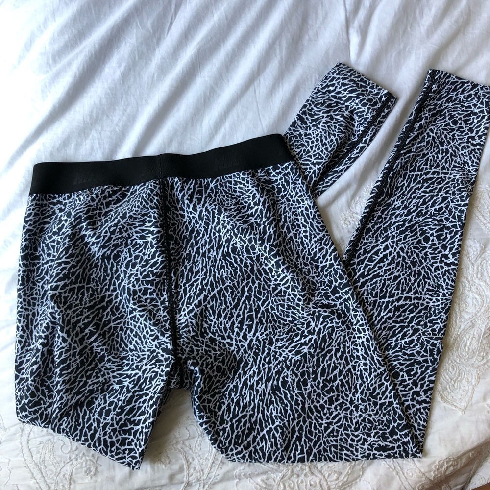 Nike - Size S - Pattern Leggings